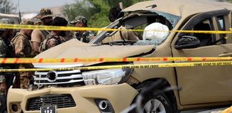 Pakistan'da polis aracının yakınında meydana gelen patlamada 7 polis öldü