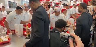 Oscar'ı kazandı, kutlamayı burgercide yaptı