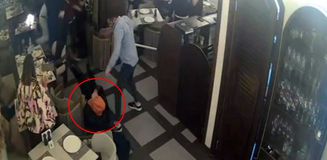 Görüntü Türkiye'den: Belediye başkanı gittiği işletmede böyle tekmelendi