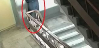 Kayseri'de kurye, sipariş getirdiği binaya idrarını yaptı