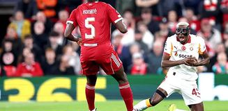 Liverpool maçında kolu kırılan Victor Osimhen ameliyata alındı