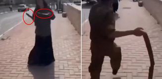 İsrail'de sirenler çalarken bıçaklarla dans eden kadın etkisiz hale getirildi İsrail'de sirenler çalarken bıçaklarla dans eden kadın etkisiz hale getirildi