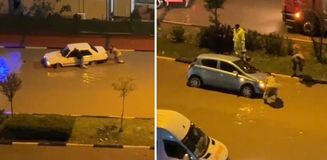 Hatay'da aşırı yağışların etkisiyle, göle dönen yollarda araçlar mahsur kaldı