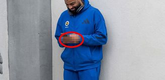 Maç öncesi sigara içmesinin bedeli ağır oldu! Fenerbahçe'den resmi açıklama Maç öncesi sigara içmesinin bedeli ağır oldu! Fenerbahçe'den resmi açıklama
