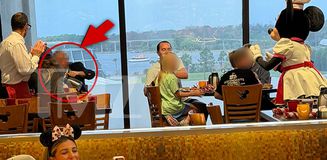 Skandal fotoğraf! Savaşı kışkırtıp soluğu Disney World'de aldı Skandal fotoğraf! Savaşı kışkırtıp soluğu Disney World'de aldı