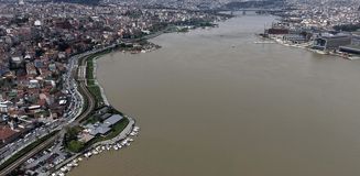 Sağanak sonrası İstanbul Boğazı'ndaki renk değişimi havadan görüntülendi Sağanak sonrası İstanbul Boğazı'ndaki renk değişimi havadan görüntülendi