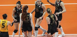 VakıfBank, Fenerbahçe'ye şans tanımadı VakıfBank, Fenerbahçe'ye şans tanımadı