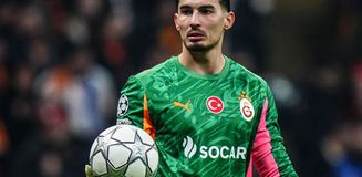 Uğurcan Çakır'dan Galatasaray taraftarına üçlü Uğurcan Çakır'dan Galatasaray taraftarına üçlü