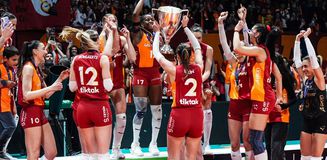 Avrupa şampiyonu Galatasaray Daikin Kadın Voleybol Takımı, kupasını aldı Avrupa şampiyonu Galatasaray Daikin Kadın Voleybol Takımı, kupasını aldı