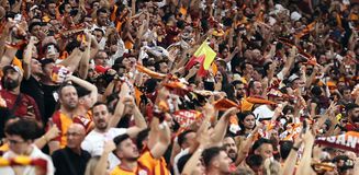 Galatasaraylı taraftarlardan o isme övgü dolu sözler: Sen bu zamana kadar neredeydin? Galatasaraylı taraftarlardan o isme övgü dolu sözler: Sen bu zamana kadar neredeydin?