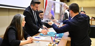 Bursa Büyükşehir Belediyesi AK Parti'ye geçti! Başkanvekili Şahin Biba oldu Bursa Büyükşehir Belediyesi AK Parti'ye geçti! Başkanvekili Şahin Biba oldu