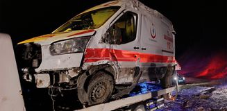 Muş'ta ambulans devrildi: 5 yaralı