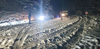 Nisan ayında kar bastırdı, Kastamonu'da yola çıkan mahsur kaldı Nisan ayında kar bastırdı, Kastamonu'da yola çıkan mahsur kaldı