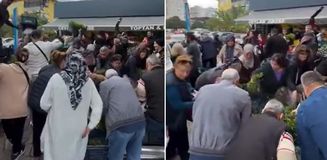 Fiyatı 1 TL'ye düşürüldü, markette büyük izdiham yaşandı Fiyatı 1 TL'ye düşürüldü, markette büyük izdiham yaşandı