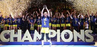Galatasaray'ı yenen Fenerbahçe Opet, 3. kez Avrupa şampiyonu