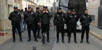 Ataşehir Belediyesine yönelik operasyonda gözaltına alınan 20 şüpheli adliyede