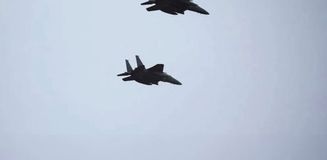 2 savaş uçağının çarpıştığı kazanın nedeni açıklandı: Pilotların fotoğraf çekmesi