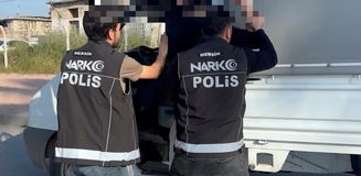 Polisin takip ettiği kamyonetten yaklaşık 185 kilo esrar ele geçirildi