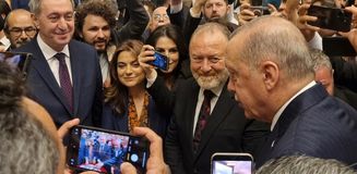 Erdoğan’dan resepsiyona damga vuran soru: “Masa sağlam mı?”