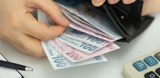 Akaryakıta sürpriz indirim! Haftalar sonra psikolojik sınırın altına indi