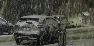Nisan’da kış geri döndü: Kars beyaza büründü