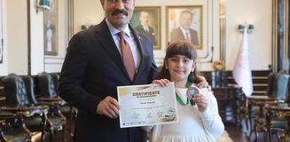 Dünya üçüncüsü olan şehit kızı, valiye söyledikleriyle kendine hayran bıraktı