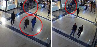 Yürüyen merdivene eli sıkışan çocuğun kopan parmağı kurtarılamadı