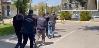 Batman'da iki otomobilde 13 tabanca ele geçirildi Batman'da iki otomobilde 13 tabanca ele geçirildi