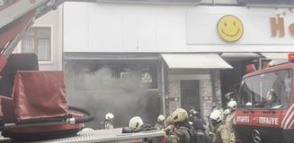 Fatih'te marketin deposunda yangın çıktı, binada mahsur kalanlar kurtarıldı Fatih'te marketin deposunda yangın çıktı, binada mahsur kalanlar kurtarıldı