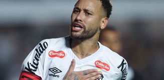 Neymar, Robinho'nun oğlu olan takım arkadaşına tokat attı Neymar, Robinho'nun oğlu olan takım arkadaşına tokat attı