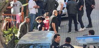 Kağıthane'de kayınvalide, kızını silahla vuran damadını bıçakla öldürdü Kağıthane'de kayınvalide, kızını silahla vuran damadını bıçakla öldürdü