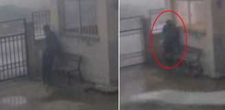 Gaziantep'te fırtınaya yakalanan çobanın zor anları kamerada Gaziantep'te fırtınaya yakalanan çobanın zor anları kamerada