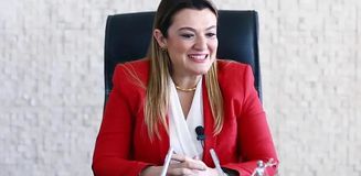 Antalya'da yolsuzluk soruşturmasında Büyükşehir Belediyesi Genel Sekreteri Cansel Tuncer tutuklandı Antalya'da yolsuzluk soruşturmasında Büyükşehir Belediyesi Genel Sekreteri Cansel Tuncer tutuklandı