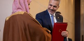 Türkiye ve Suudi Arabistan arasında vize muafiyeti anlaşması imzalandı Türkiye ve Suudi Arabistan arasında vize muafiyeti anlaşması imzalandı