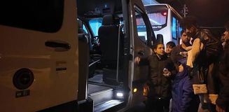 İzmir’de göçmen botu yarı batık halde bulundu: 1 çocuk öldü, 43 kişi kurtarıldı İzmir’de göçmen botu yarı batık halde bulundu: 1 çocuk öldü, 43 kişi kurtarıldı