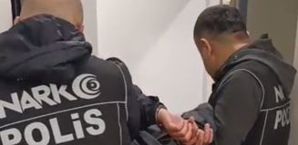 Mersin’de nefes kesen operasyon! Kırmızı bültenle aranan uyuşturucu şüphelisi yakalandı Mersin’de nefes kesen operasyon! Kırmızı bültenle aranan uyuşturucu şüphelisi yakalandı