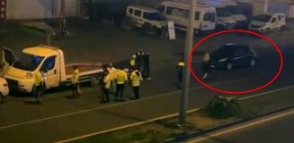 Alkollü halde araç kullanırken polise yakalanan kadın sinir krizi geçirdi Alkollü halde araç kullanırken polise yakalanan kadın sinir krizi geçirdi