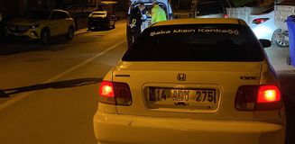 Polisi görünce aracını çalışır vaziyette bırakıp kaçtı, sonu umduğu gibi olmadı Polisi görünce aracını çalışır vaziyette bırakıp kaçtı, sonu umduğu gibi olmadı