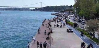 İstanbul'da güneşi gören sahile koştu