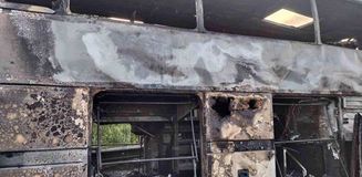 İzmir'den İstanbul'a geziye gelen tur otobüsü alev alev yandı