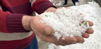 Refahiye'de dolu yağışı etkili oldu