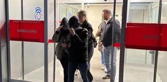Eskişehir'deki yolsuzluk operasyonunda gözaltına alınan şüpheliler sağlık kontrolünden geçirildi
