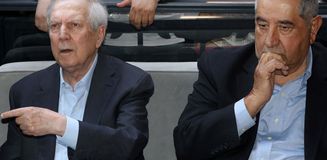 Mahmut Uslu'dan teknik direktör açıklaması: Yabancı ve Türk 2-3 alternatifimiz var Mahmut Uslu'dan teknik direktör açıklaması: Yabancı ve Türk 2-3 alternatifimiz var