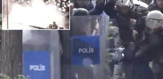 CHP Genel Merkezi'nde arbede! Onlarca polis içeri girdi CHP Genel Merkezi'nde arbede! Onlarca polis içeri girdi