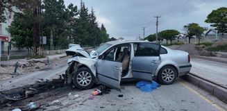 Niğde'de iki otomobilin çarpıştığı kazada 2 kişi hayatını kaybetti