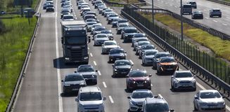 Tatilciler dönüşe geçti, 4 ilde trafik durdu