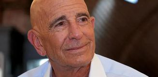 ABD’nin Türkiye Büyükelçisi Tom Barrack, Irak ve Suriye Özel Başkanlık Temsilcisi olarak atandı ABD’nin Türkiye Büyükelçisi Tom Barrack, Irak ve Suriye Özel Başkanlık Temsilcisi olarak atandı