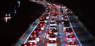 Anadolu Otoyolu Düzce geçişinde trafik durma noktasına geldi Anadolu Otoyolu Düzce geçişinde trafik durma noktasına geldi