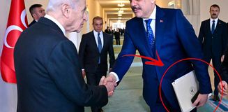 Bakan Çiftçi ile Bakan Gürlek, Devlet Bahçeli'yi ziyaret etti! Dikkat çeken dosya detayı Bakan Çiftçi ile Bakan Gürlek, Devlet Bahçeli'yi ziyaret etti! Dikkat çeken dosya detayı