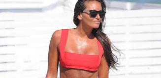 46 yaşındaki Eda Taşpınar'ın bikini kombini olay oldu 46 yaşındaki Eda Taşpınar'ın bikini kombini olay oldu